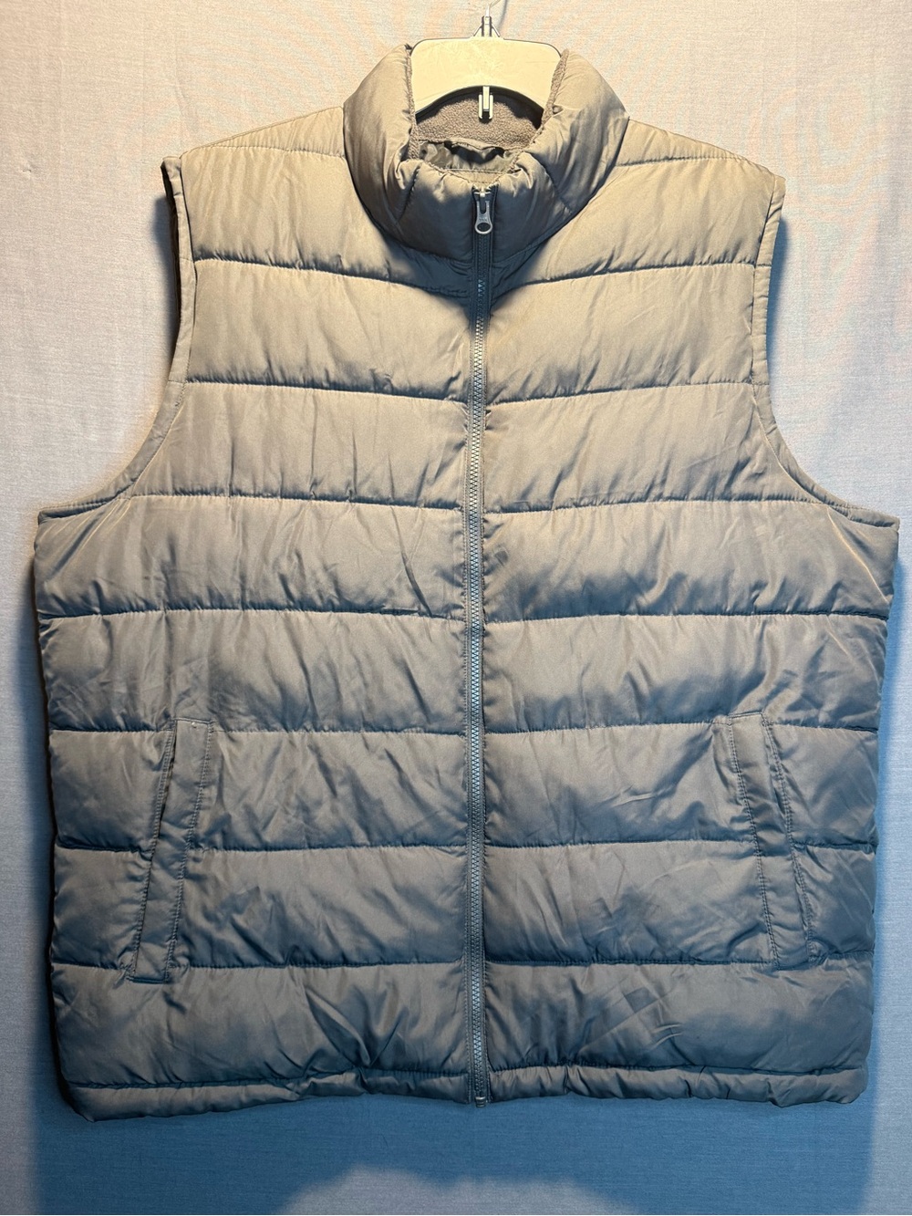 GAP Puffer Vest in dark gray. Size XL